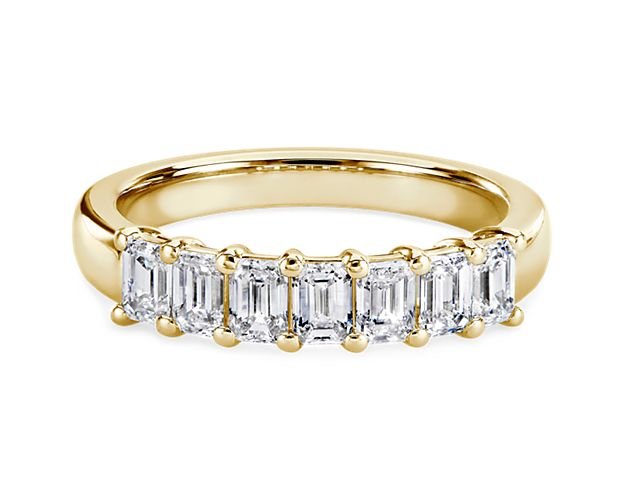 "women's gold wedding bands"